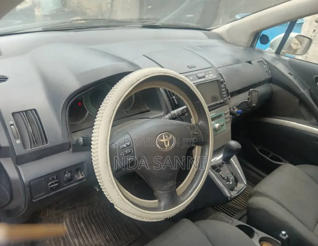Toyota Verso 2009 Silver
