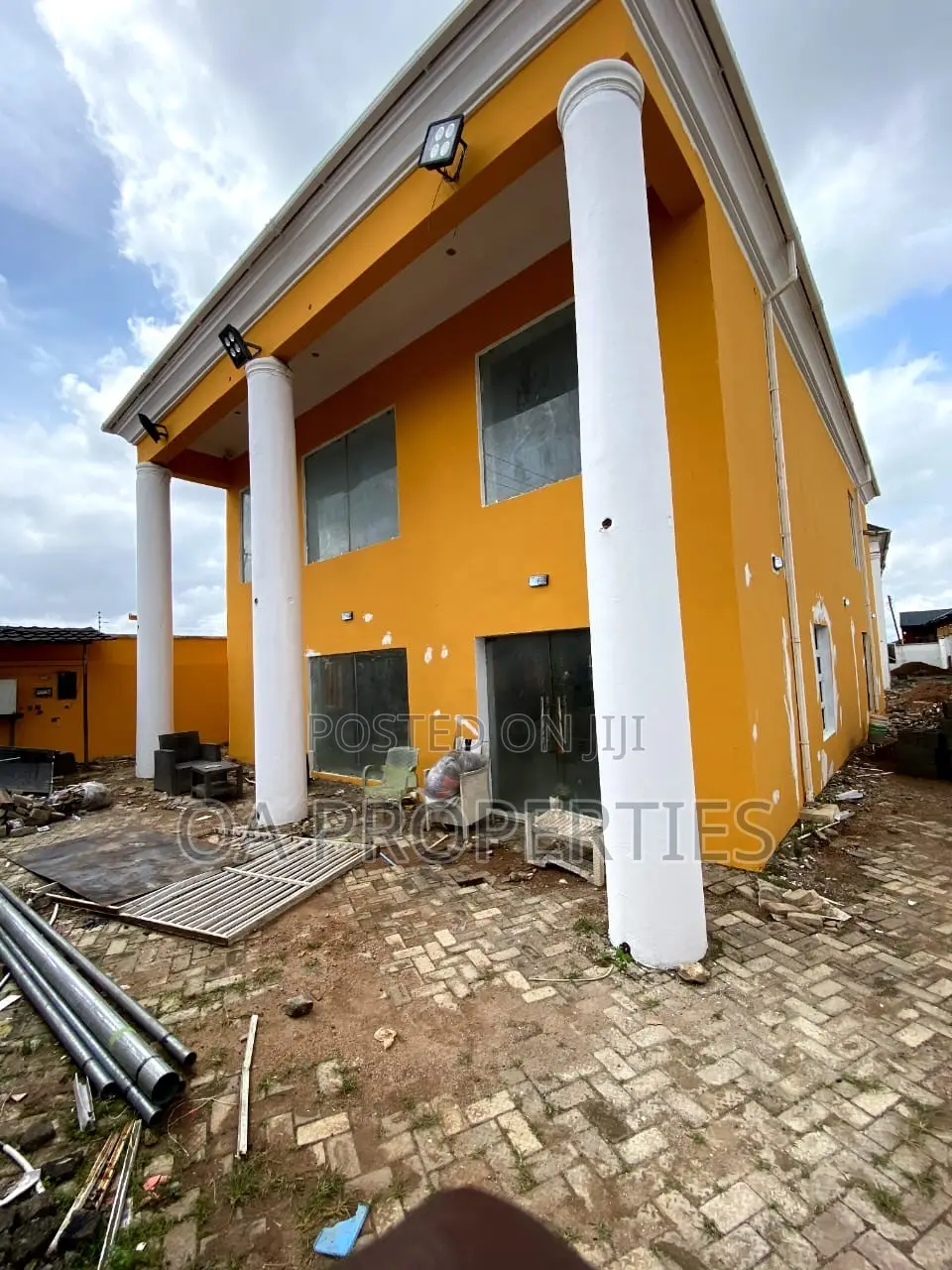 *Newly Built Massive Commercial Building to Let at Eleyele, Ibadan