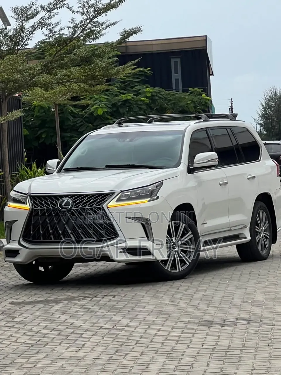 Lexus LX 570 (5 seats) AWD 2016 White