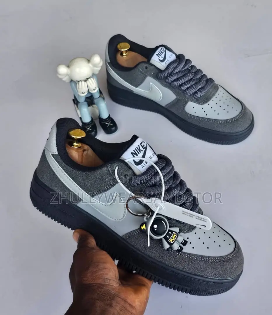 All Types of High Quality Nike Sneakers Wholesale and Supplier