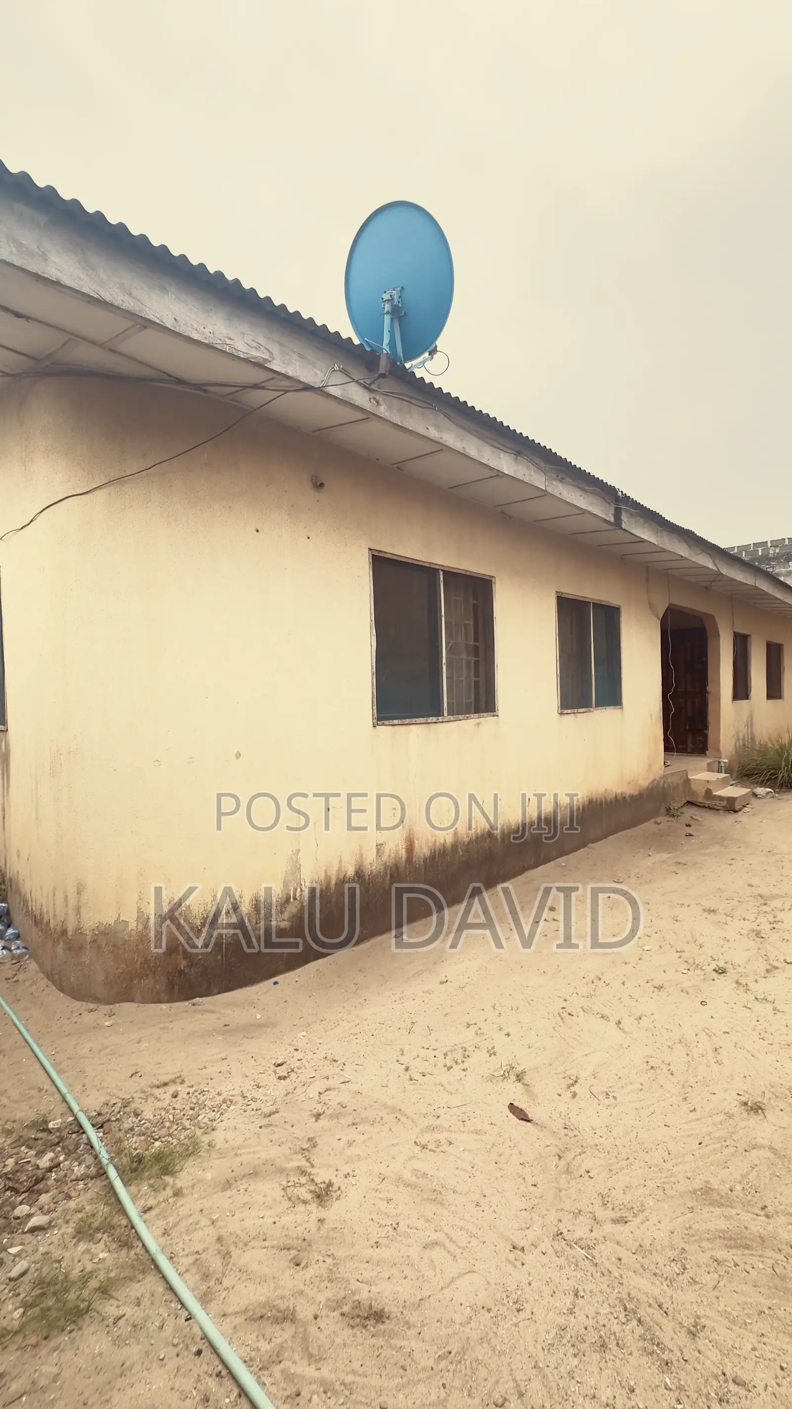 4bdrm Bungalow in Agboworin Street, Okokomaiko for sale