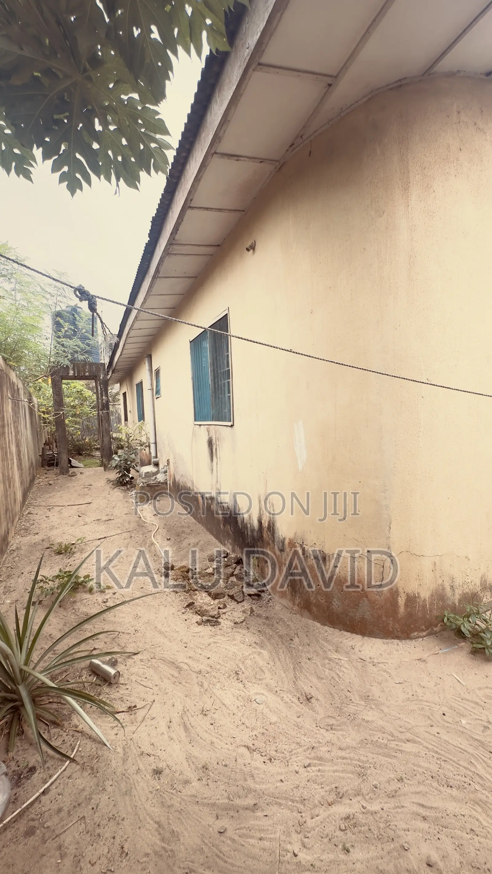 4bdrm Bungalow in Agboworin Street, Okokomaiko for sale
