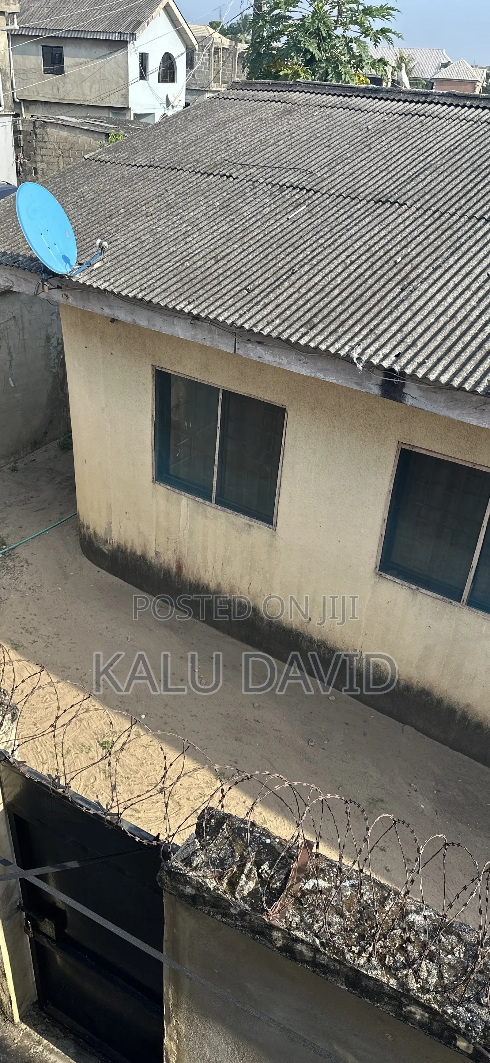 4bdrm Bungalow in Agboworin Street, Okokomaiko for sale