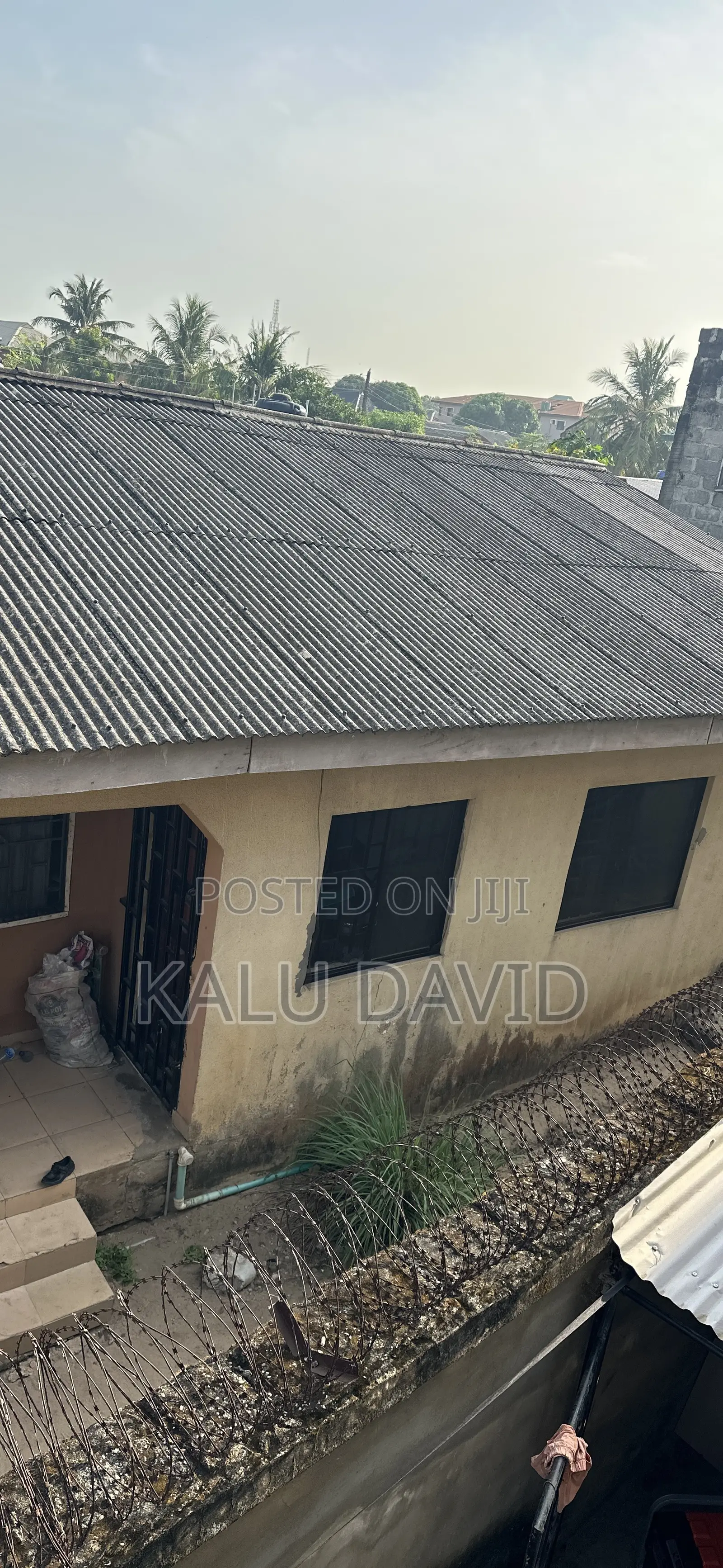 4bdrm Bungalow in Agboworin Street, Okokomaiko for sale