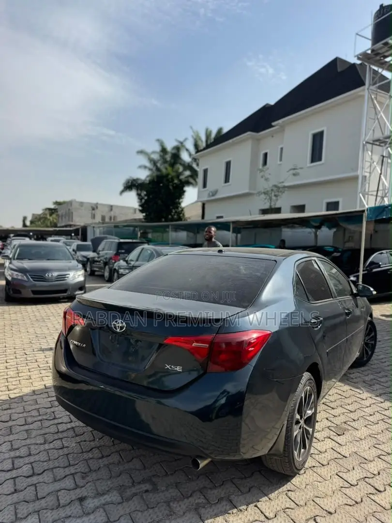 Toyota Corolla XSE 4dr Sedan (1.8L 4cyl CVT) 2017 Gray