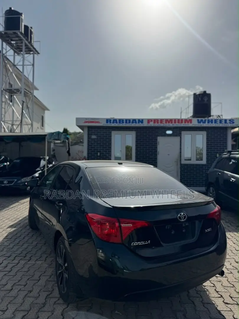 Toyota Corolla XSE 4dr Sedan (1.8L 4cyl CVT) 2017 Gray