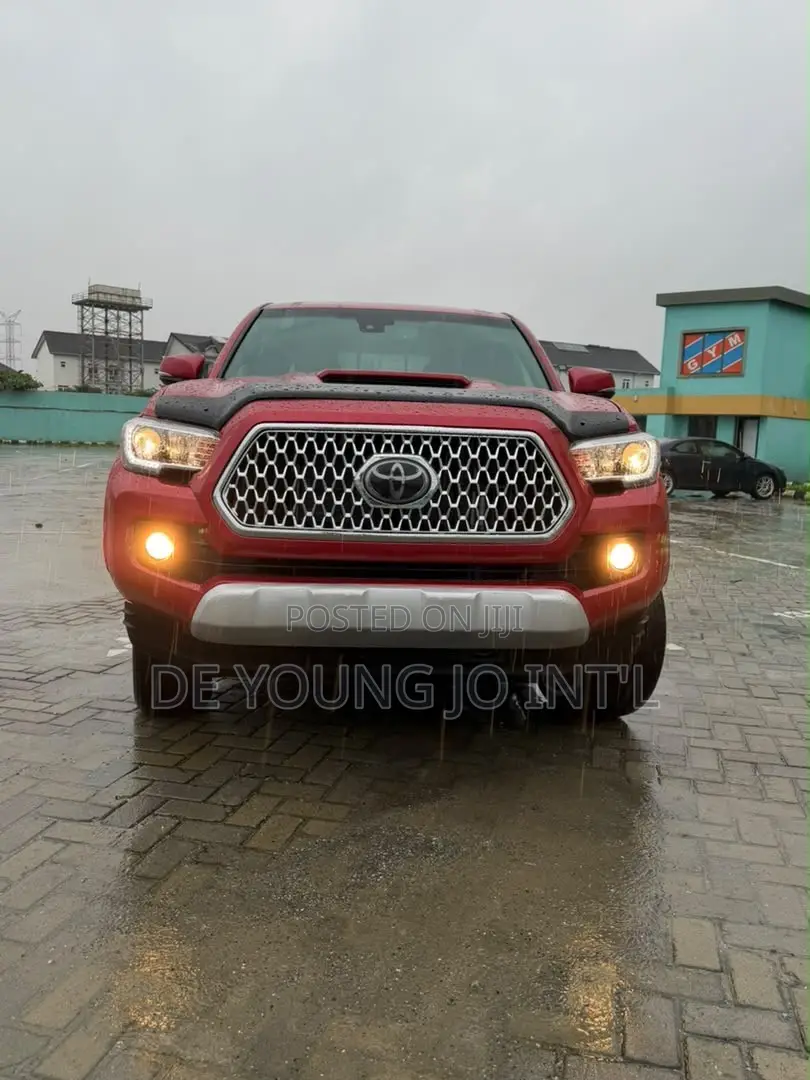Toyota Tacoma 2022 Red