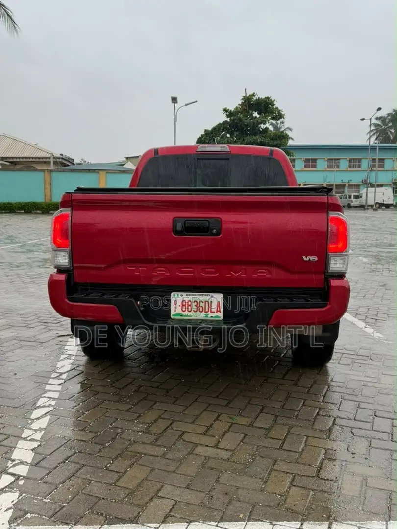 Toyota Tacoma 2022 Red