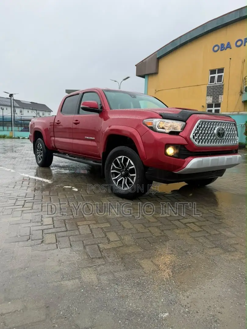 Toyota Tacoma 2022 Red