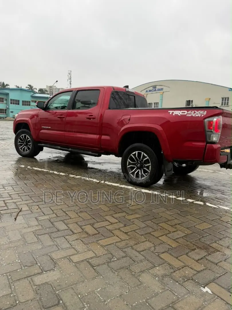 Toyota Tacoma 2022 Red
