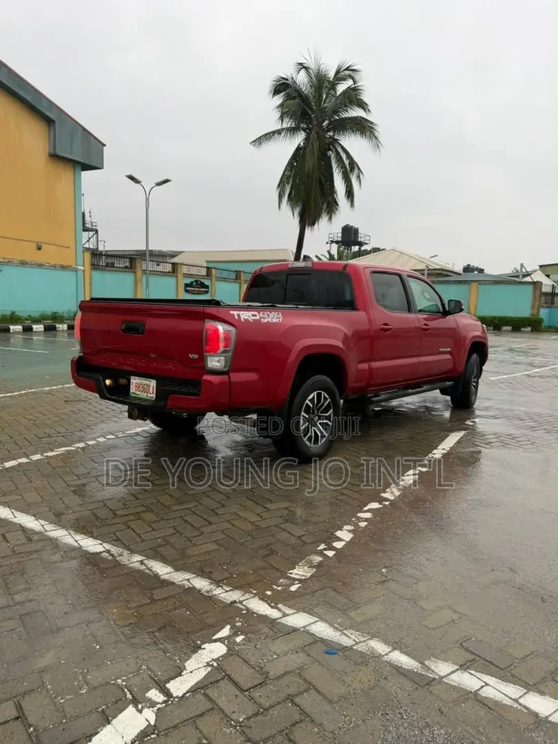 Toyota Tacoma 2022 Red
