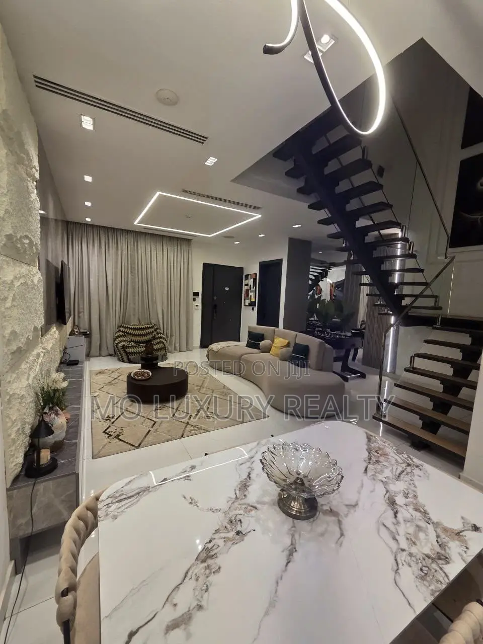 2bdrm Maisonette in Lekki Phase 1 for rent