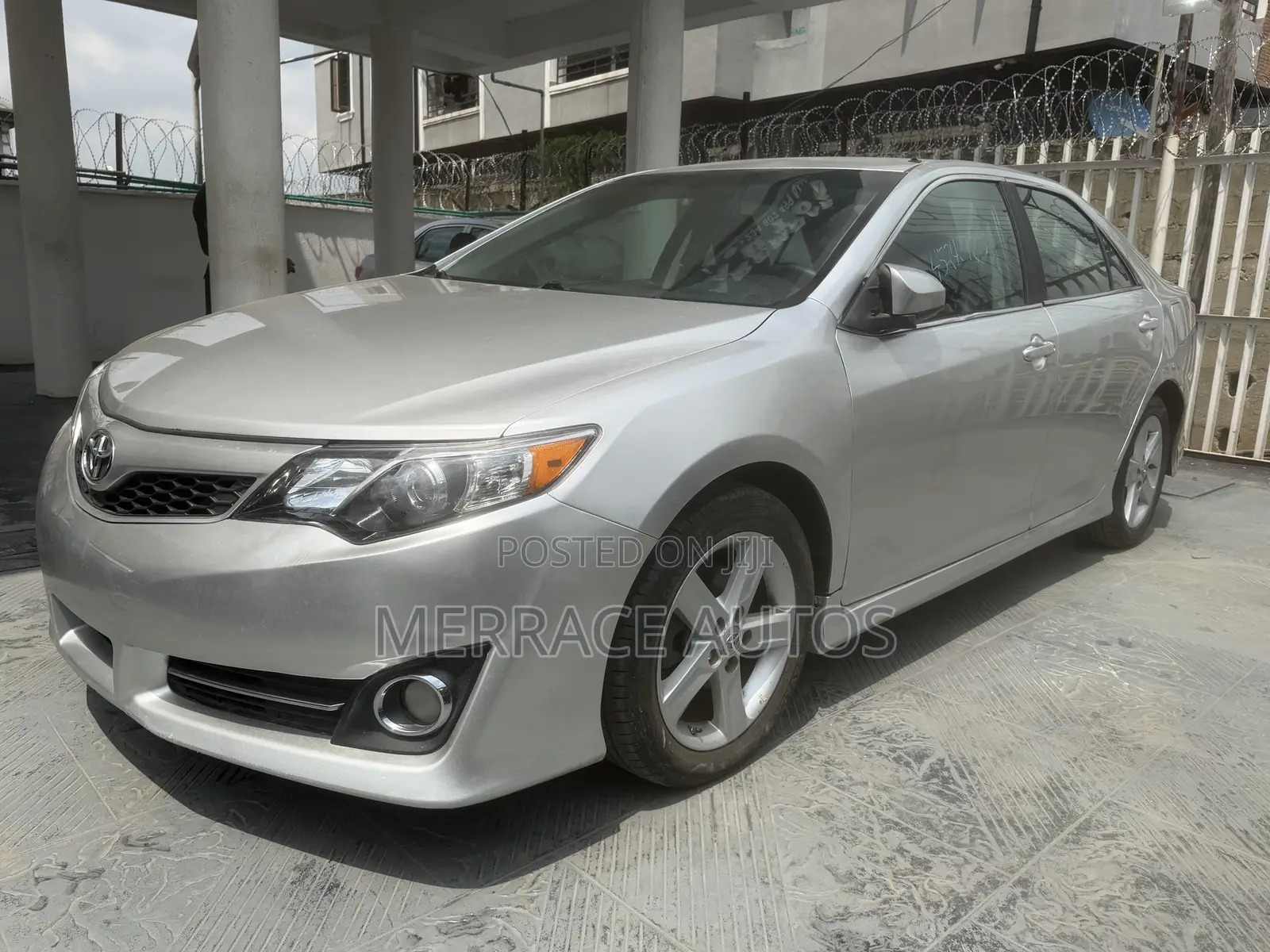 Toyota Camry SE 4dr Sedan (2.5L 4cyl 6A) 2012 Silver
