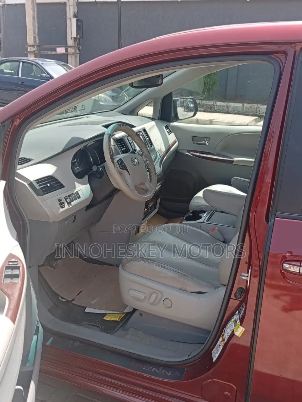 Toyota Sienna XLE 8-Passenger 4dr Minivan (3.5L 6cyl 6A) 2014 Red