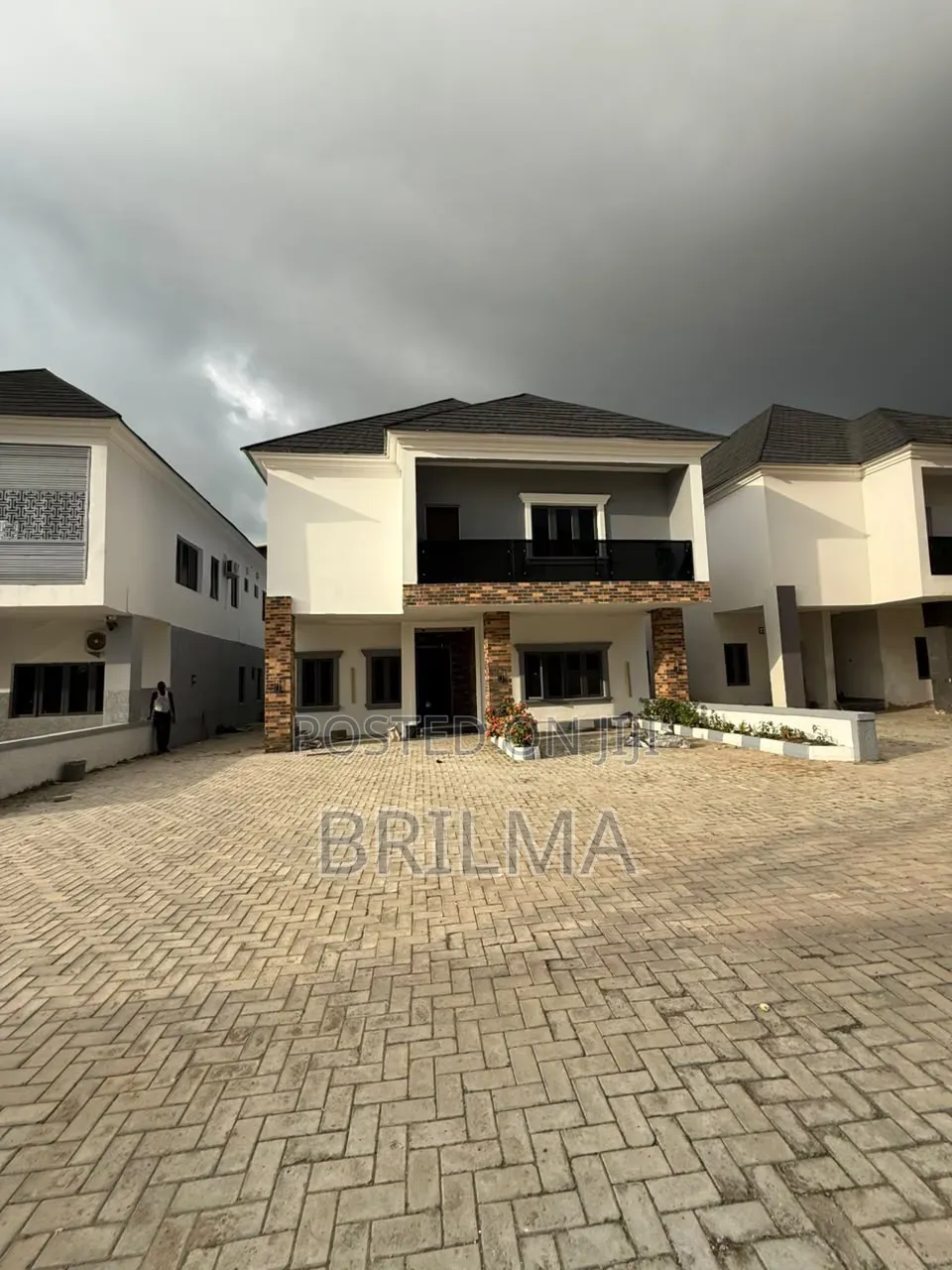 4bdrm Duplex in Jahi for sale
