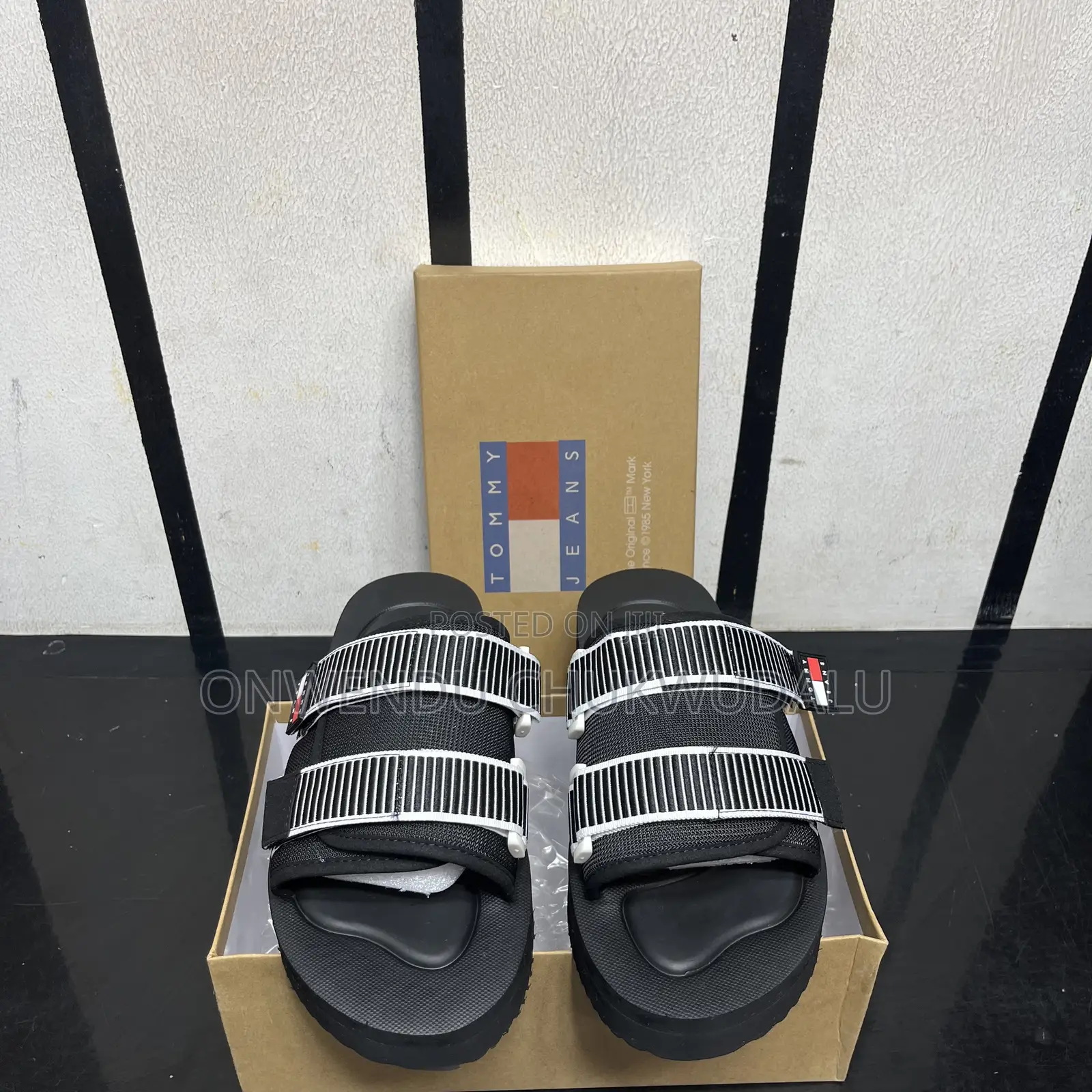 Tommy Hilfiger Tech Slides