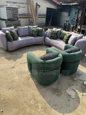Beautiful 8aeater Unique Sofa With Pillows