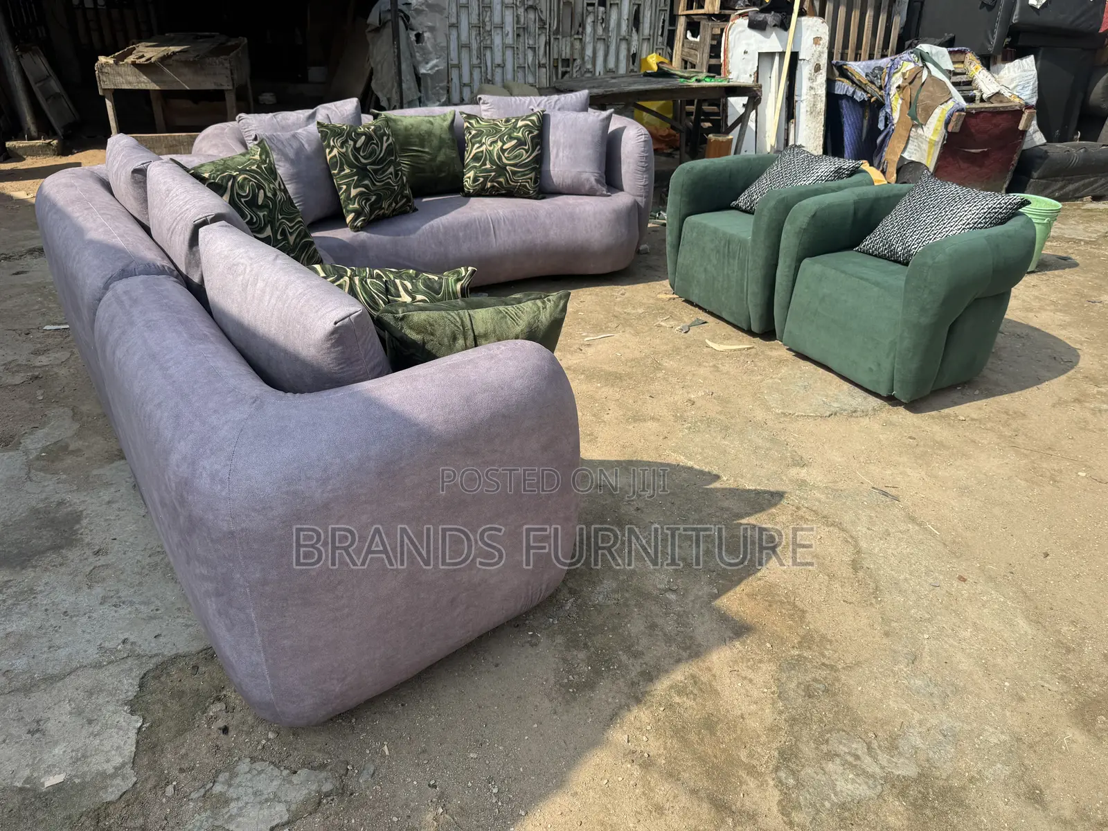 Beautiful 8aeater Unique Sofa With Pillows