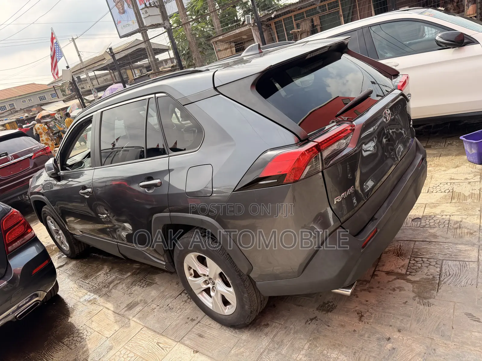 Toyota RAV4 XLE AWD 2019 Gray