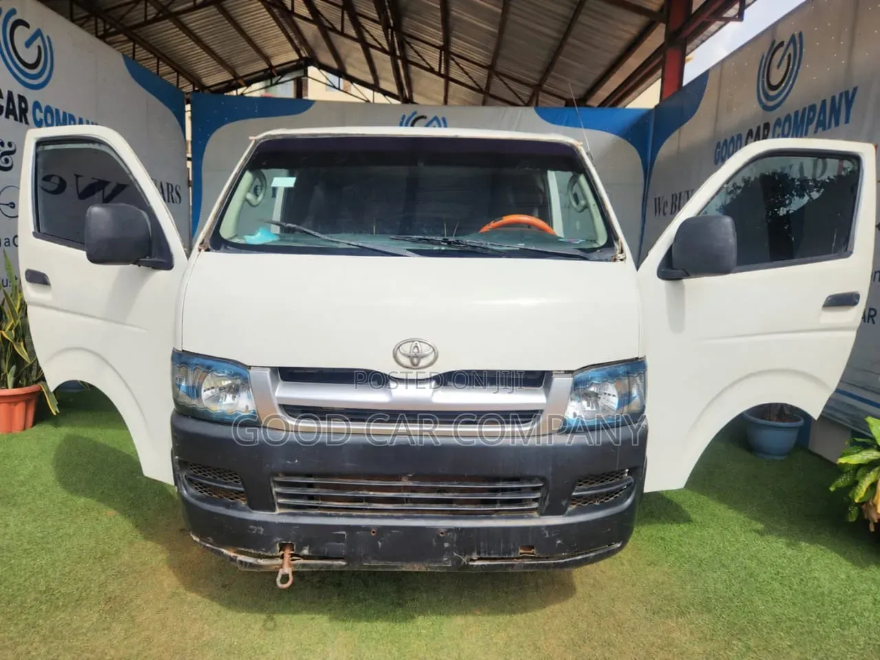 Toyota HiAce 2007 White