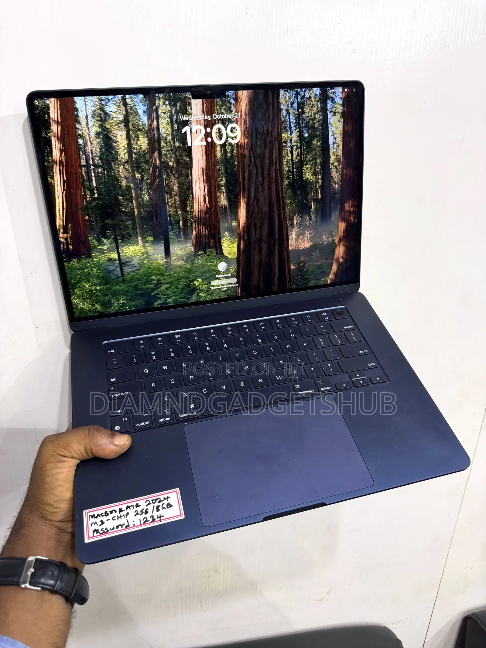Laptop Apple MacBook Air 2024 M3 8GB Apple M3 SSD 256GB