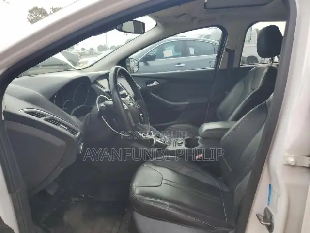 Ford Focus Titanium Sedan FWD (2.0 4cyl 5M) 2012 White