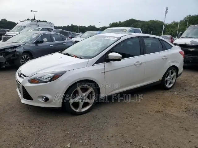Ford Focus Titanium Sedan FWD (2.0 4cyl 5M) 2012 White