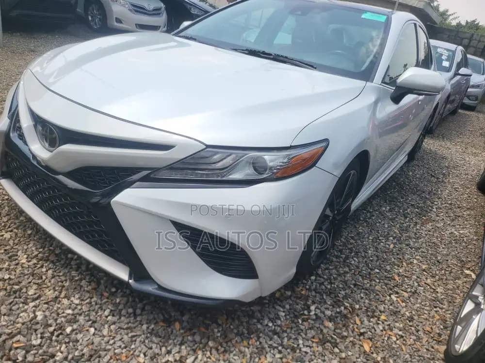 Toyota Camry XSE V6 FWD (3.5L 6cyl 8AM) 2018 White