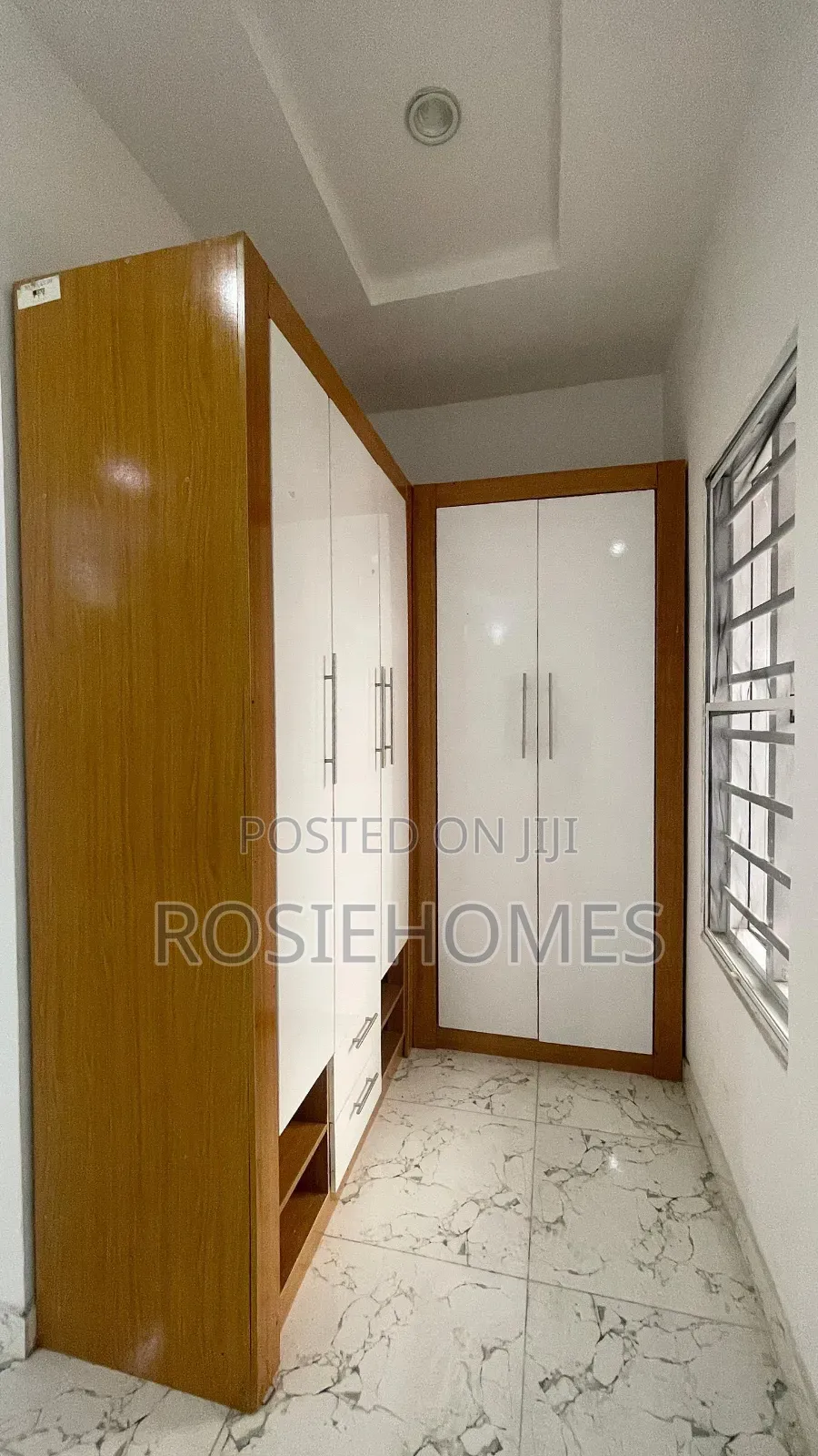 4bdrm Duplex in Oral Estate, Chevron for sale