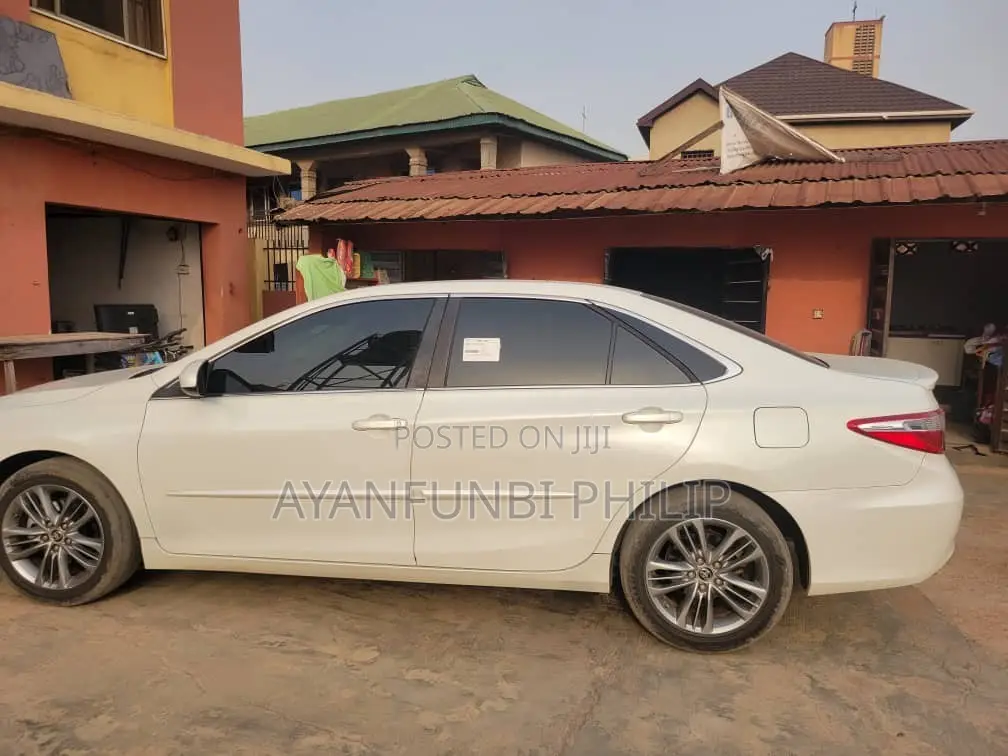 Toyota Camry LE 4dr Sedan (2.5L 4cyl 6A) 2016 White