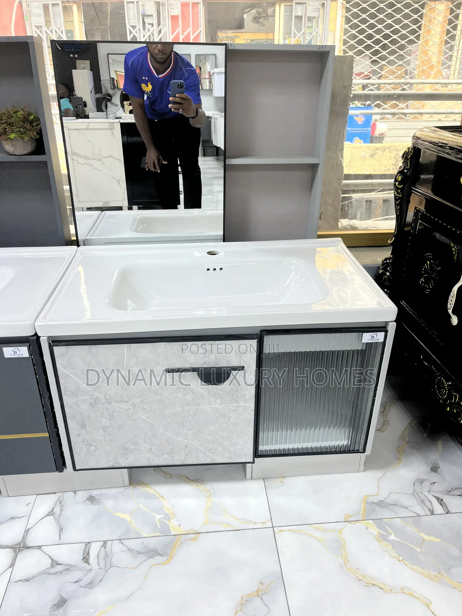 High Quality Cabinet With Mirror