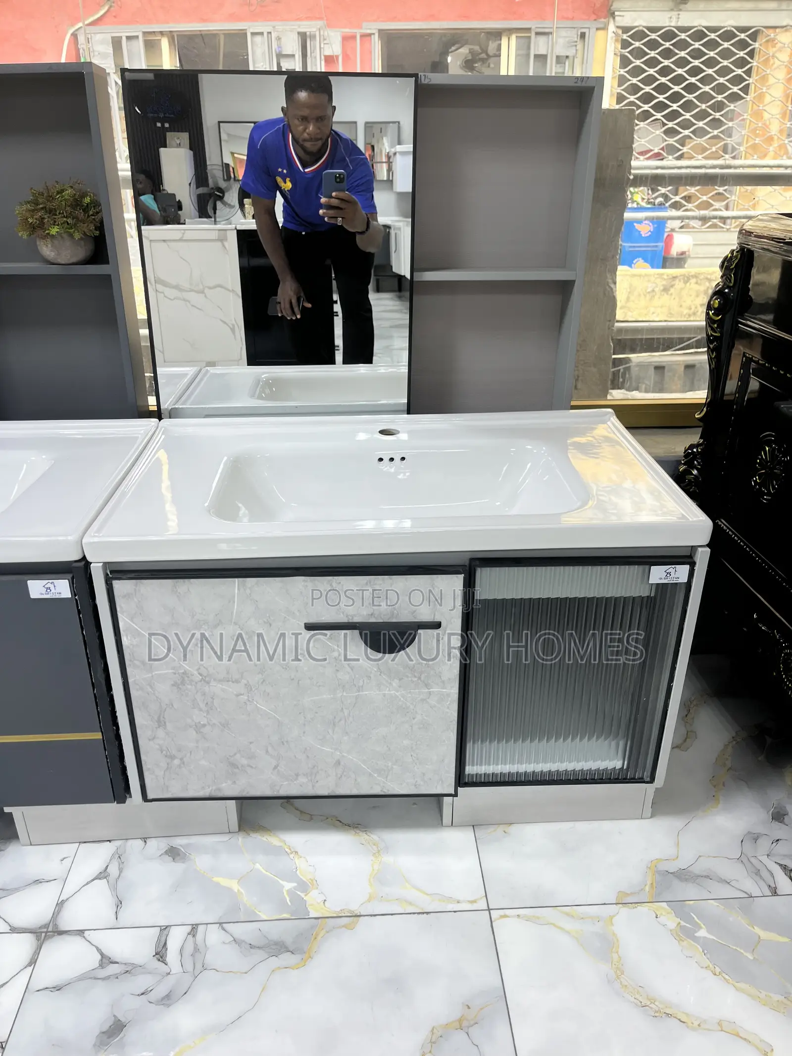 High Quality Cabinet With Mirror