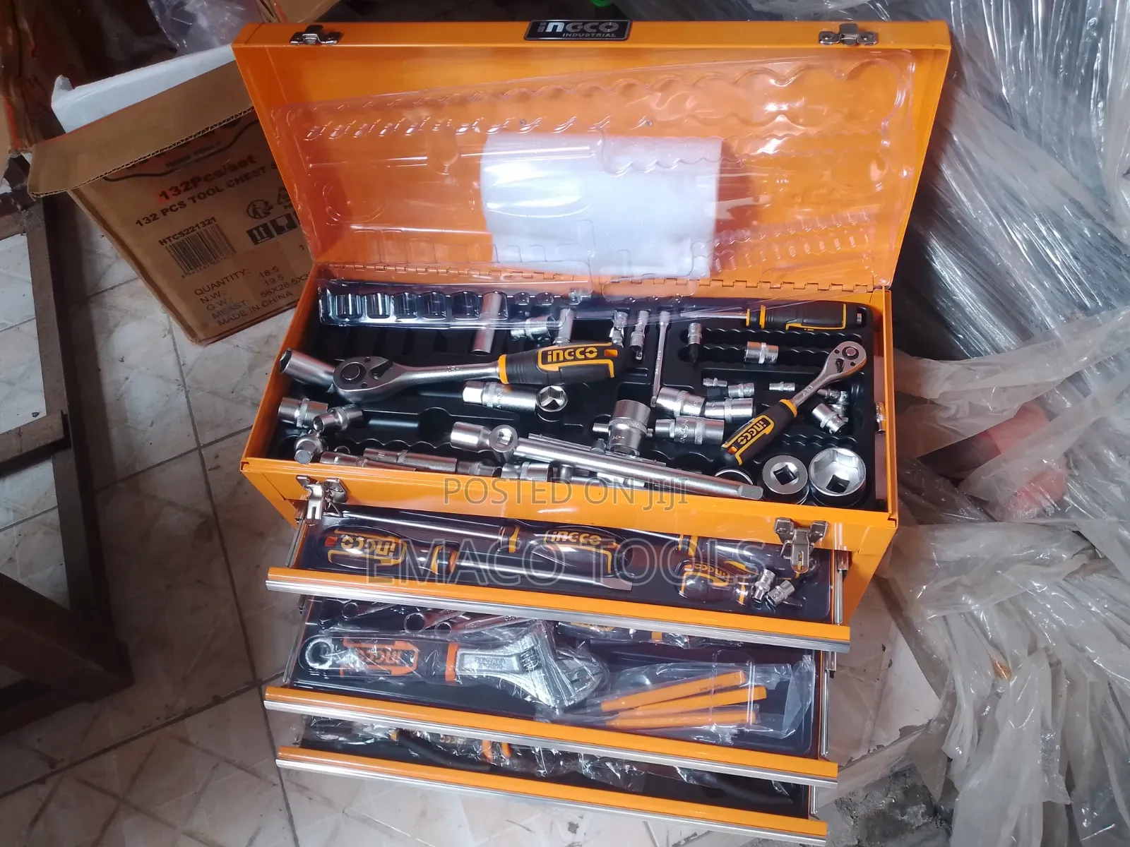 Socket and Ratchet Wrench Set