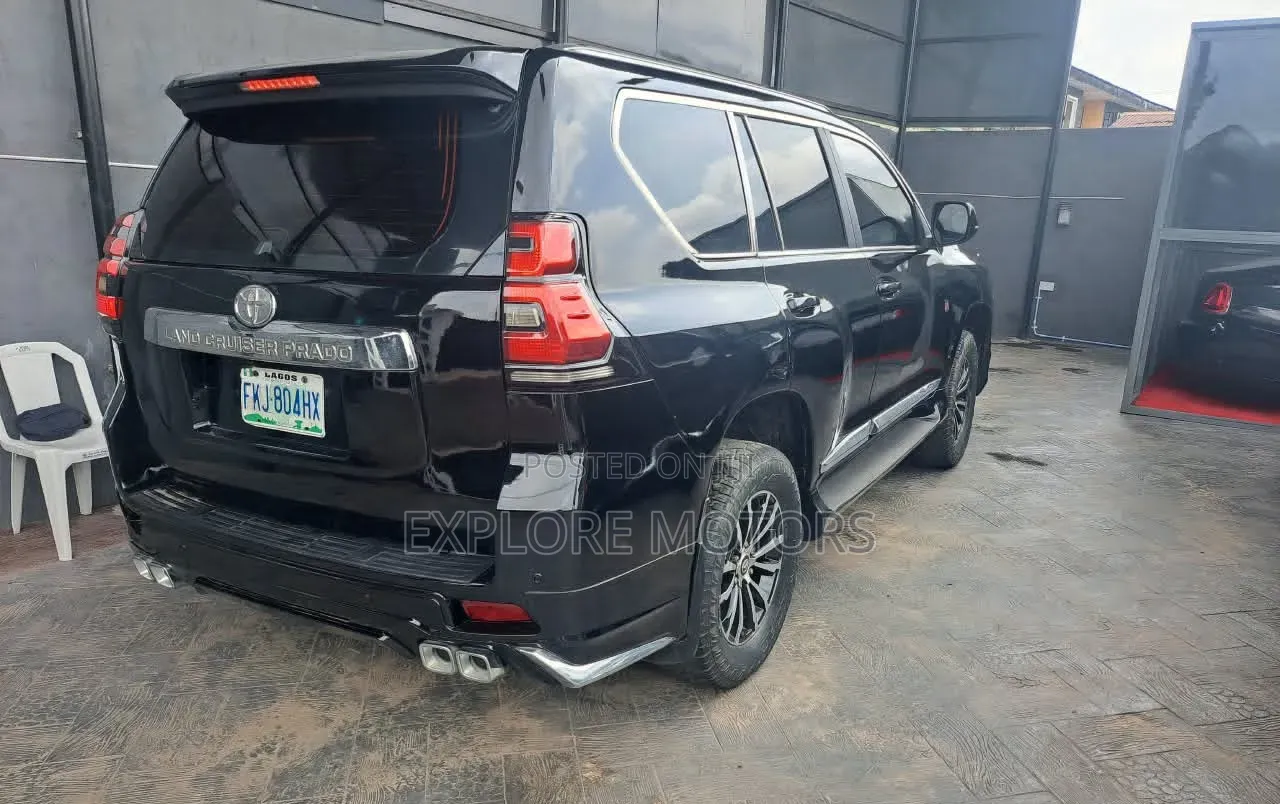 Toyota Land Cruiser Prado 2023 Black