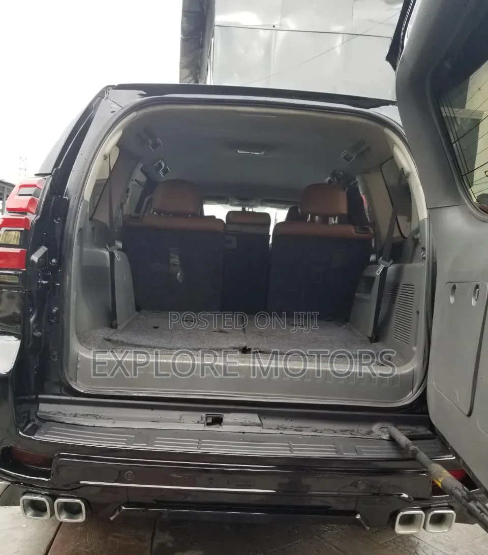 Toyota Land Cruiser Prado 2023 Black