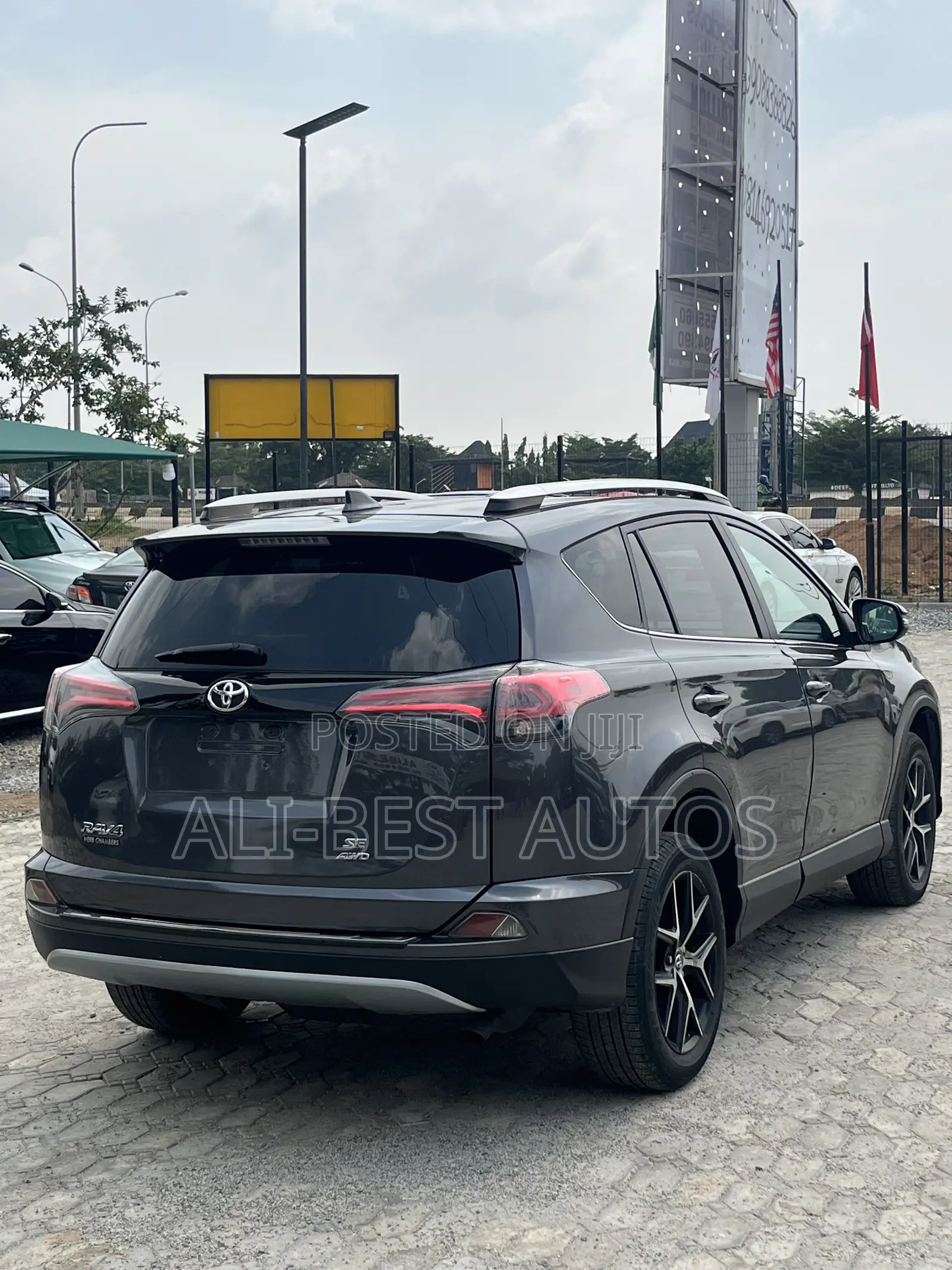 Toyota RAV4 LE AWD (2.5L 4cyl 6A) 2016 Gray