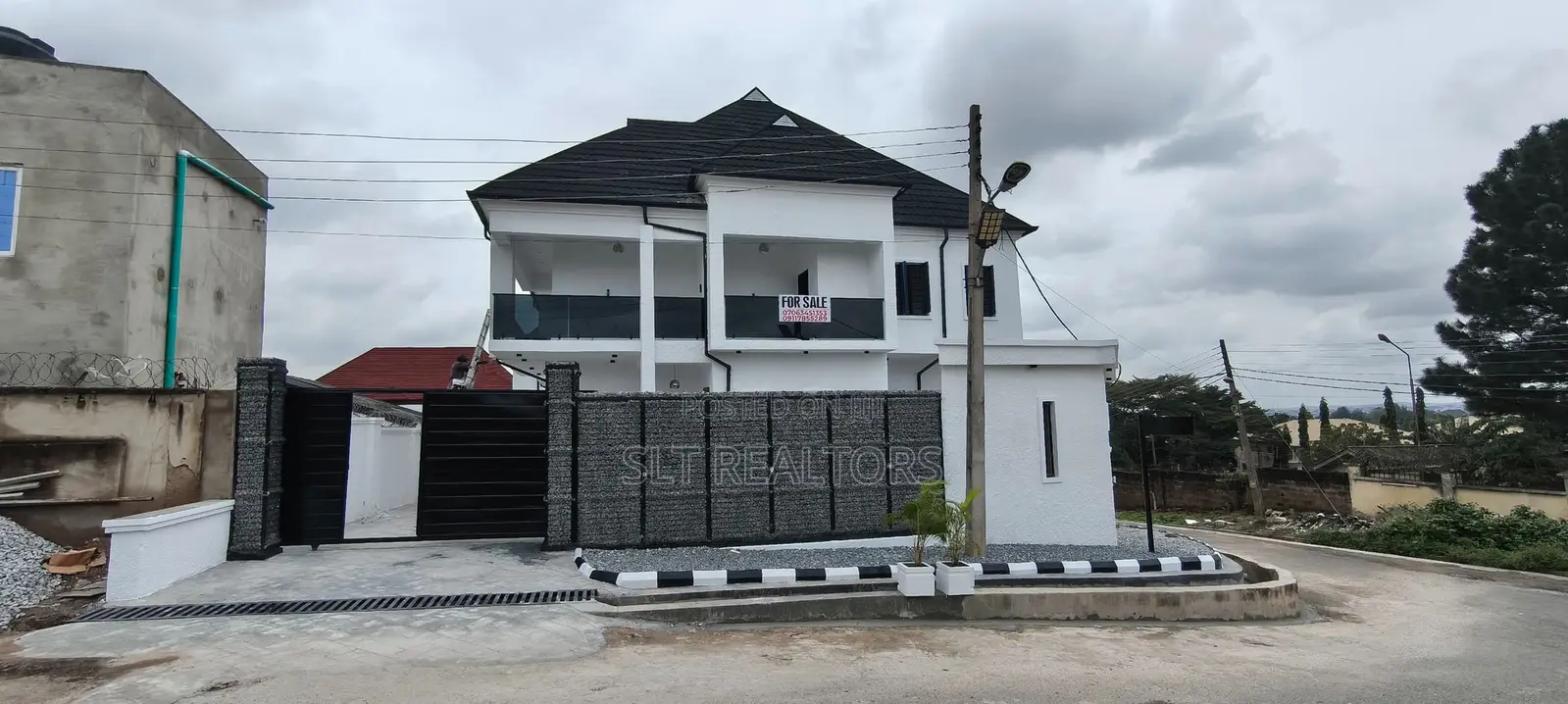 5bdrm Duplex in Alalubosa Gra for sale