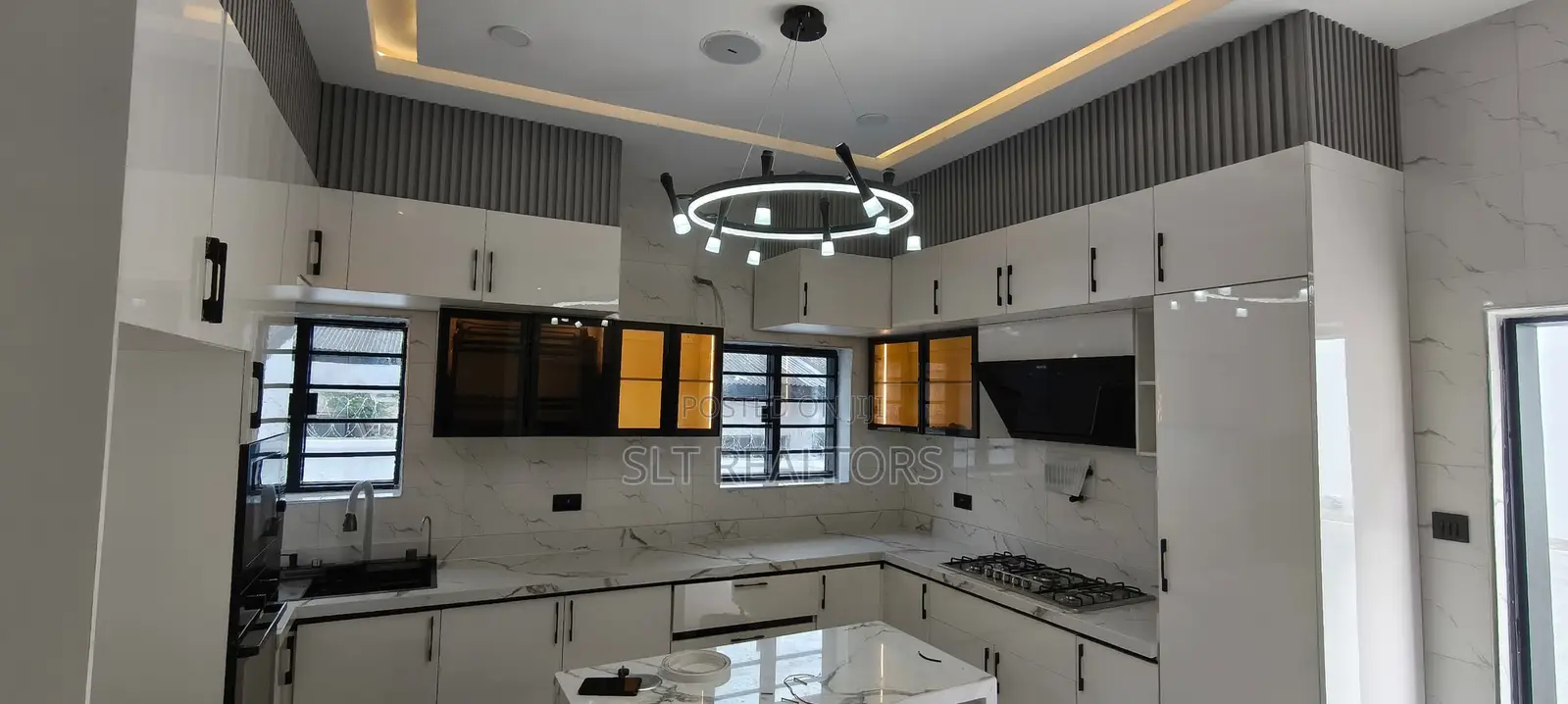 5bdrm Duplex in Alalubosa Gra for sale