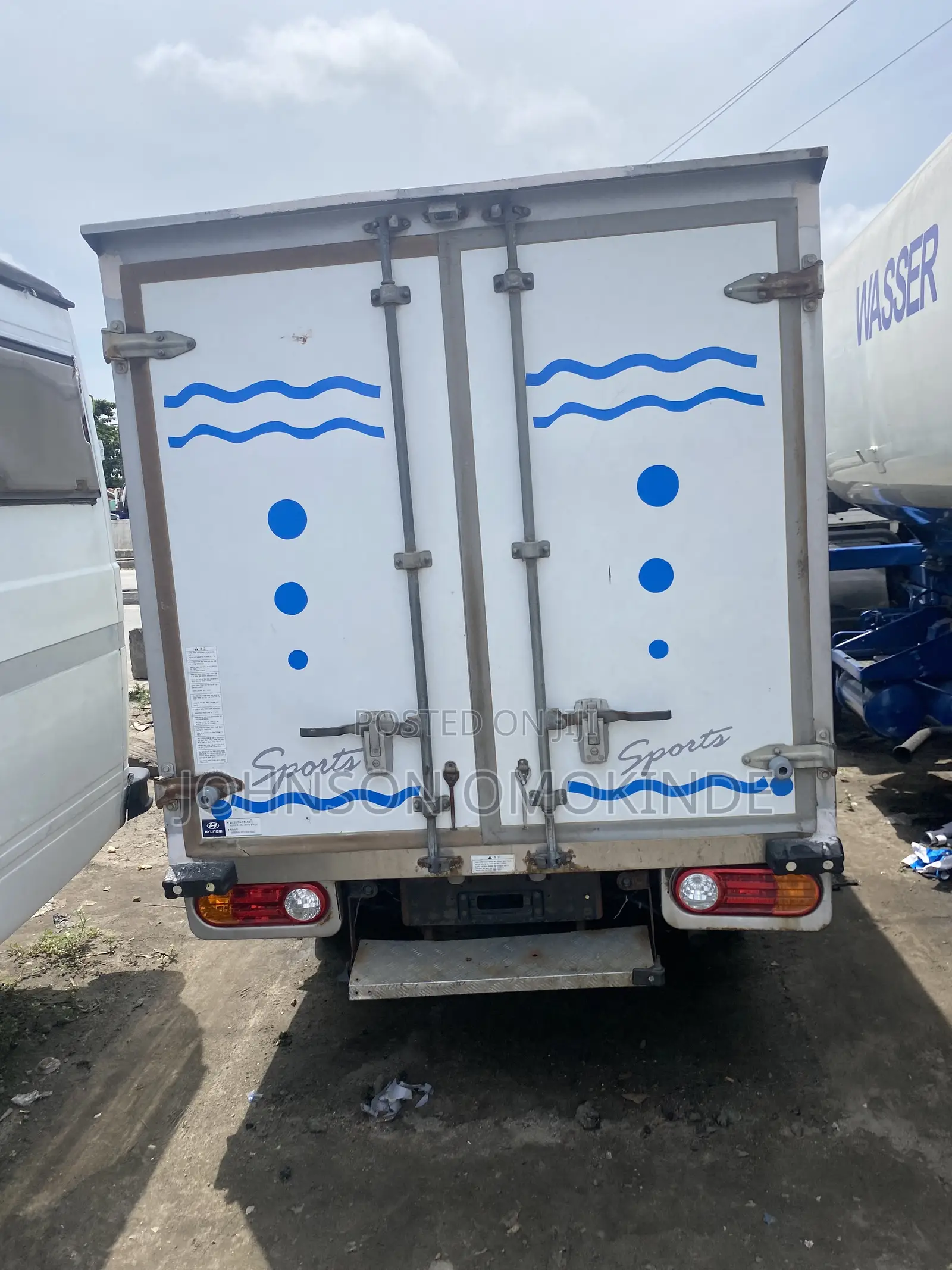 Hyundai Mini Cooling Van