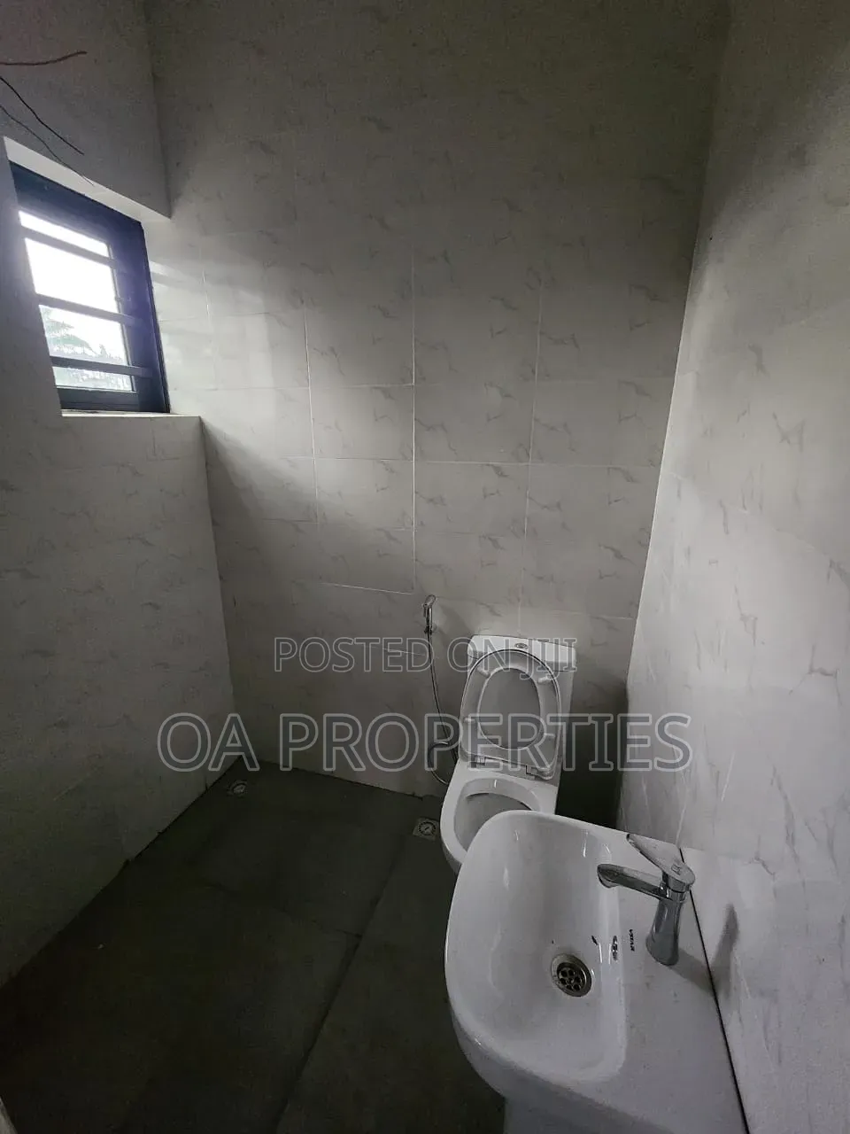 2bdrm Block of Flats in Adeoyo Gra, Off for rent