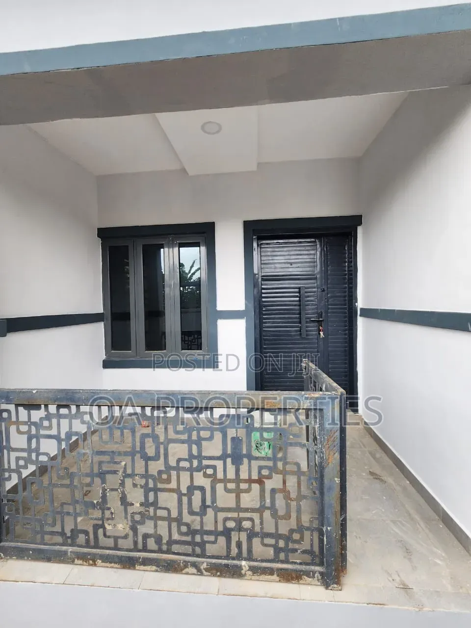 2bdrm Block of Flats in Adeoyo Gra, Off for rent