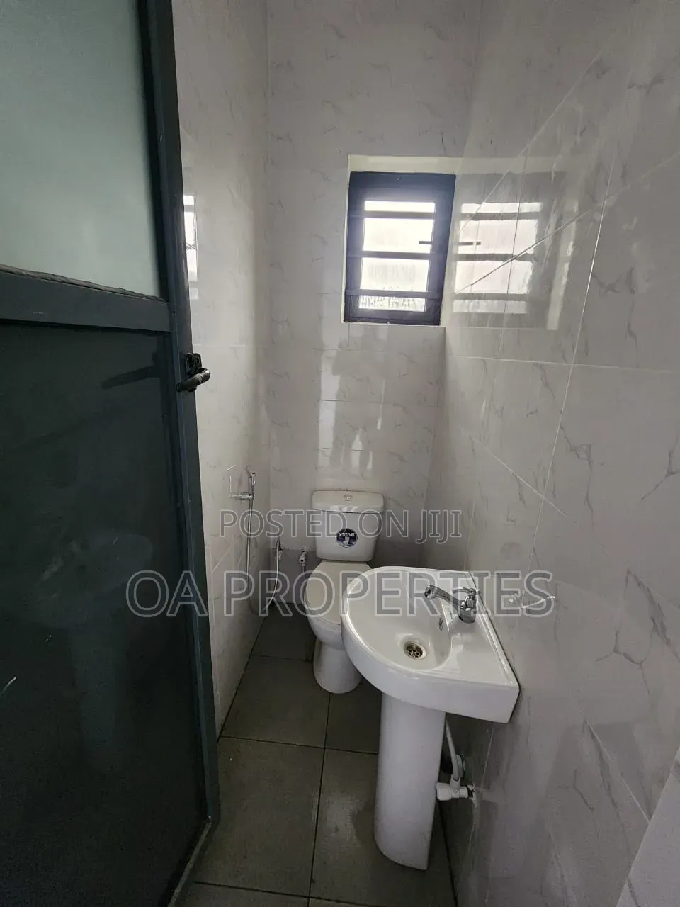 2bdrm Block of Flats in Adeoyo Gra, Off for rent