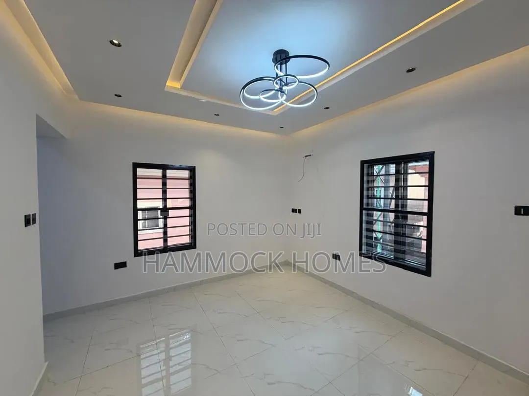 5bdrm Duplex in Oluyole Estate for sale