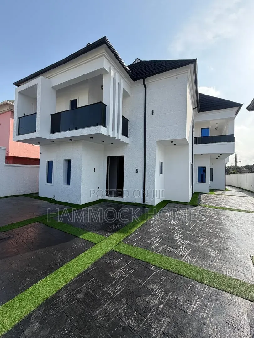 5bdrm Duplex in Oluyole Estate for sale