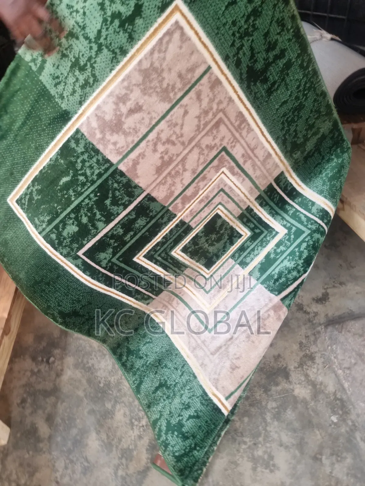 Center Rug. 7 by 10 
High Quality Smooth Center Rug
Available in Bulk