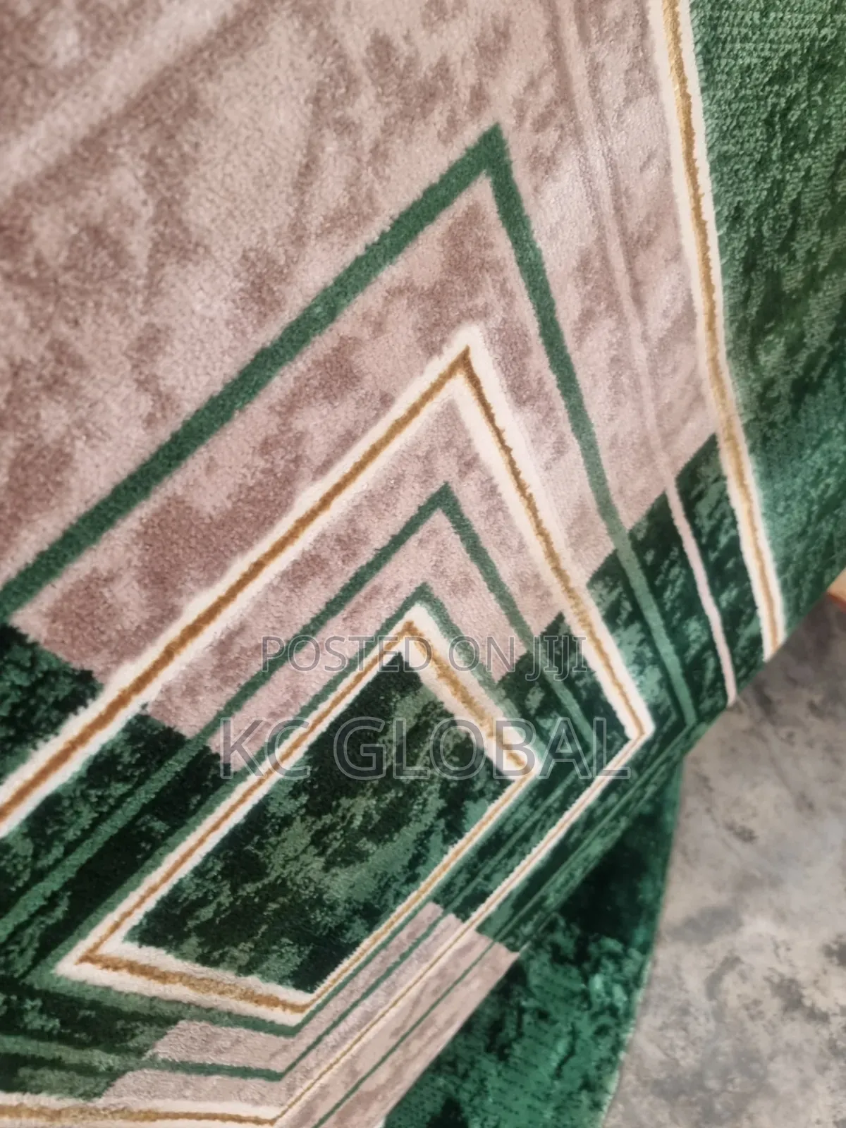 Center Rug. 7 by 10 
High Quality Smooth Center Rug
Available in Bulk