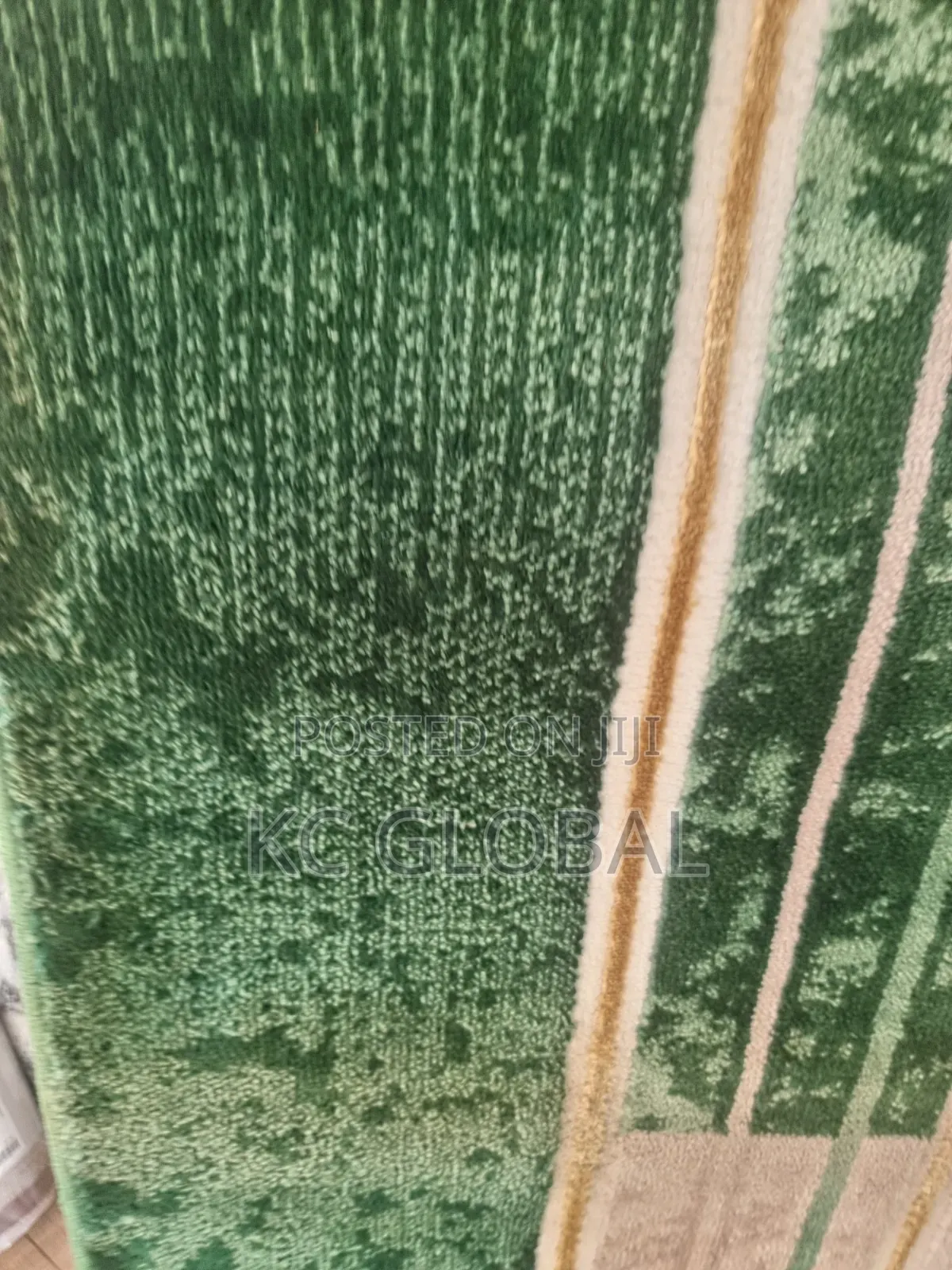 Center Rug. 7 by 10 
High Quality Smooth Center Rug
Available in Bulk