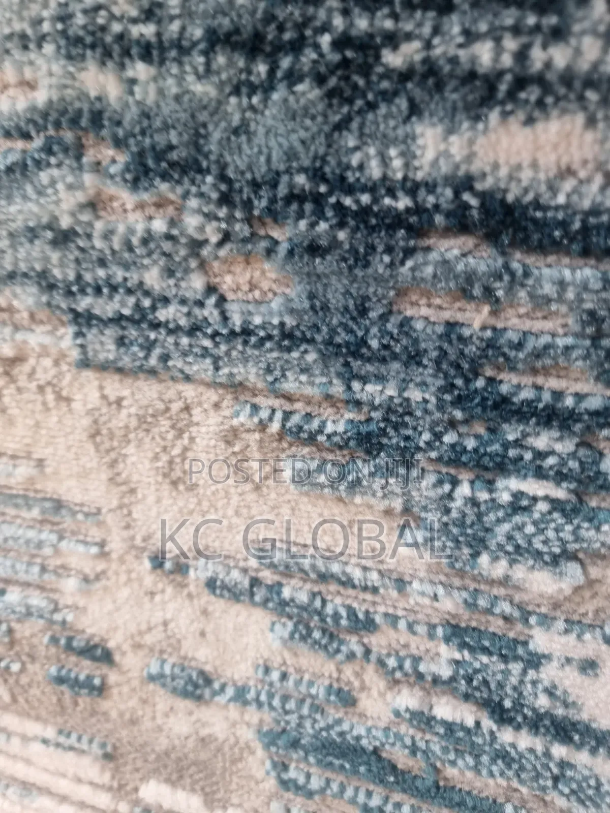 Center Rug. 7 by 10 High Quality Smooth Center Rug Available in Bulk