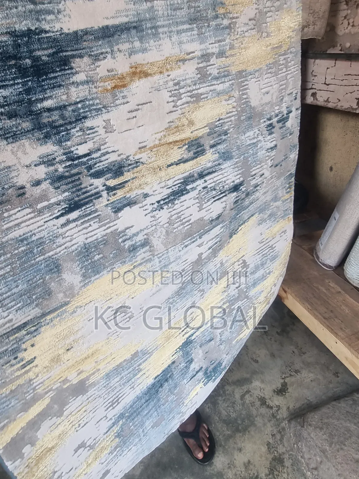 Center Rug. 7 by 10 High Quality Smooth Center Rug Available in Bulk
