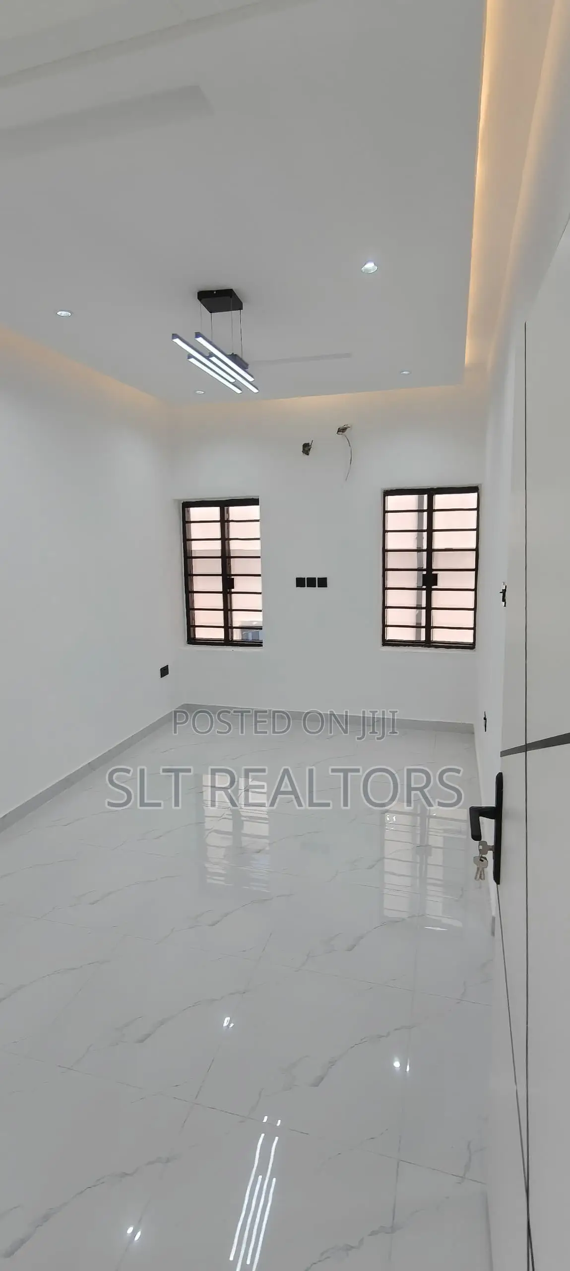 5bdrm Duplex in Alalubosa Gra for sale